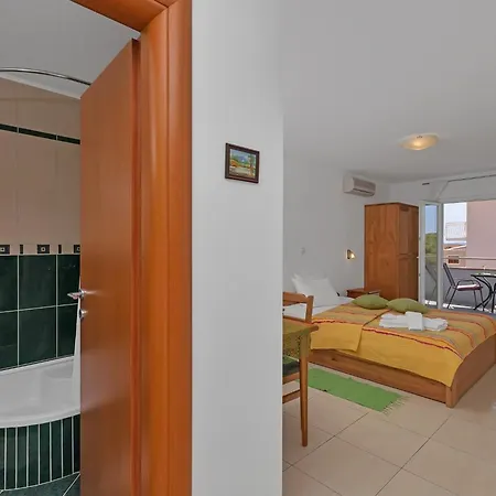 Juric - With Balcony - 2 * Baska Voda