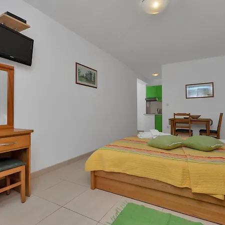 Juric - With Balcony - 2 *