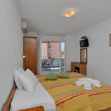 Apartment Juric - With Balcony - 2 Baska Voda