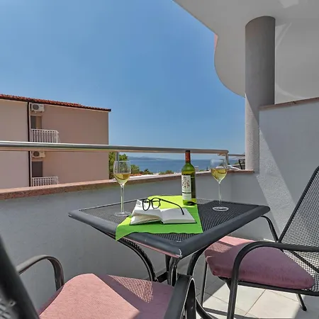 Juric - With Balcony - 2 *